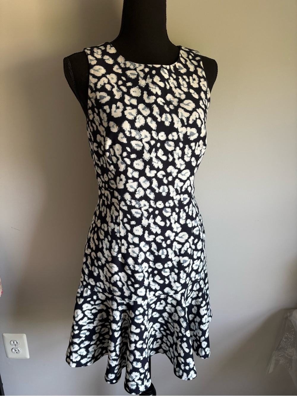 Banana Republic Black and White Floral Fit-and-Flare Dress
Belt is not included.